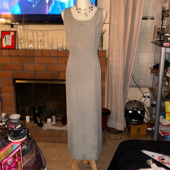 Tommy Bahama Dresses & Skirts - Tommy Bahama 100% silk lining 100% acetate size 10